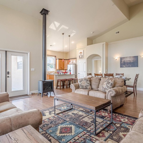 Black Bear IV: Two Primary Suites & Dog-Friendly