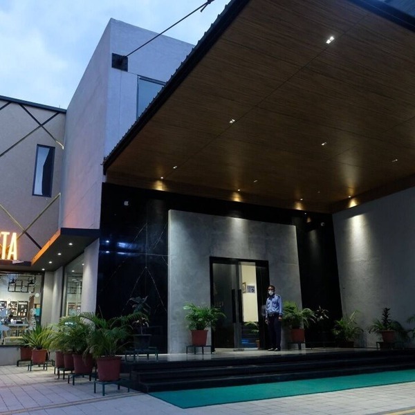 Black Mango Resort