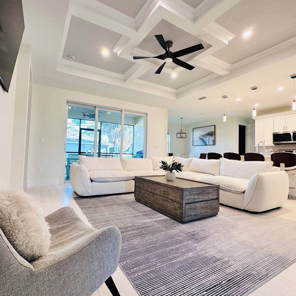 BlessedVeniceOasis, Luxury Beach House - 5 Minutes to Beach, Brand New!