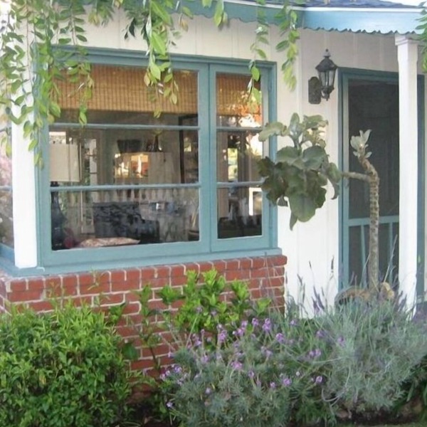 Blessing Cottage: A Vintage Cottage 2 blocks from the beach