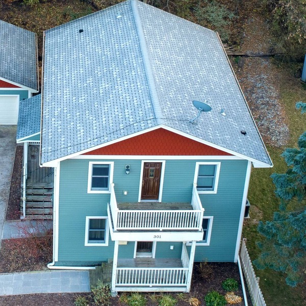 Blocks to Downtown. Charming 3 Bed, Entire House