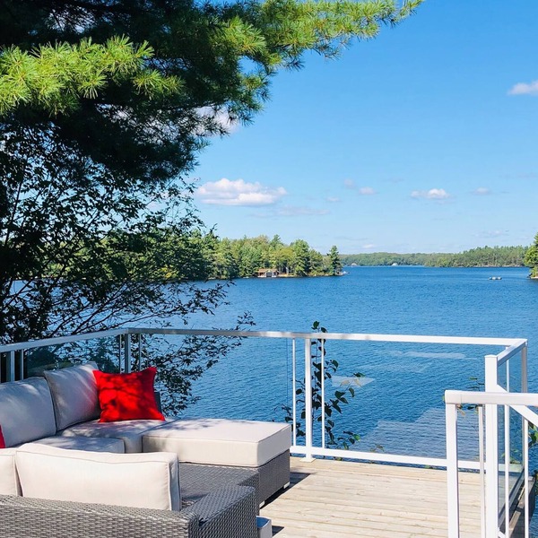 Blue Bliss Cottage with Separate Boat House Accommodations on Lake Muskoka 4b/2b