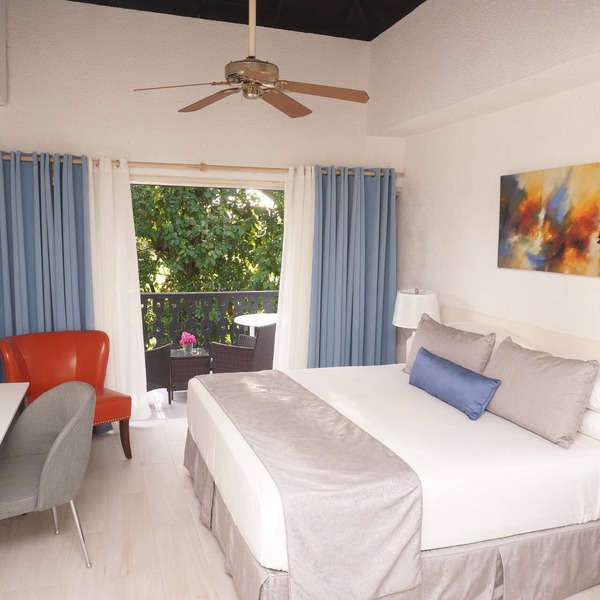 BLUE HAVEN 1- STUDIO CONDO near BEACHES W/POOL
