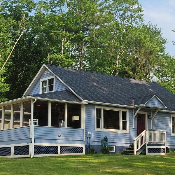 Blue Haven w/EV Charger. Close to all that Narrowsburg has to offer!