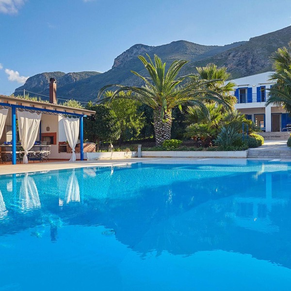 Blue House with pool. Paradise between sky and sea