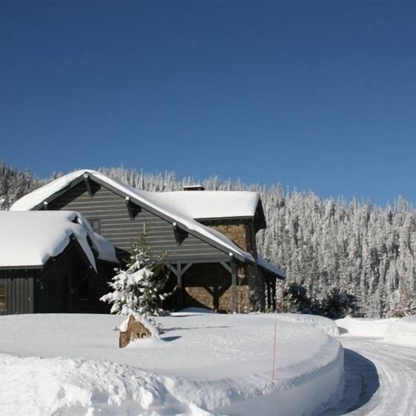 Blue Moon Slopeside Location! Direct Access to Iron Horse, Wrap around porch!