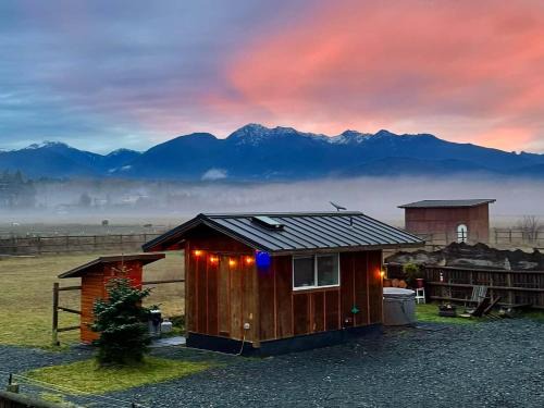 Blue Moon Tiny House Hot Tub Sauna MtnViews