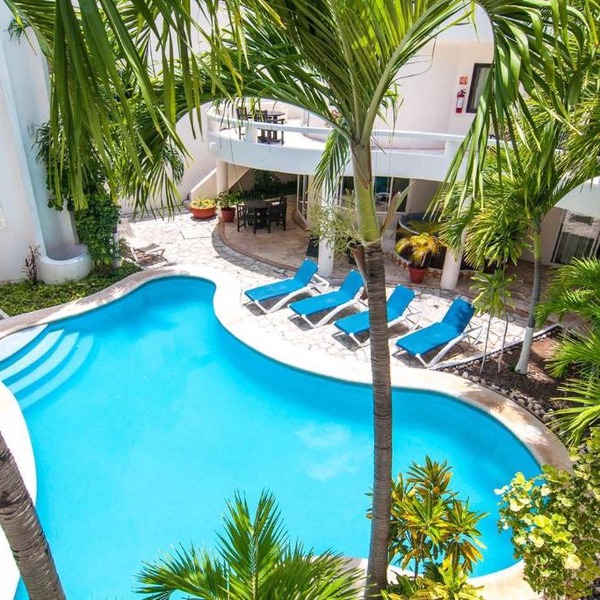 Blue Palms Suites, Pool Onsite, Steps to the Beach & 5th Ave