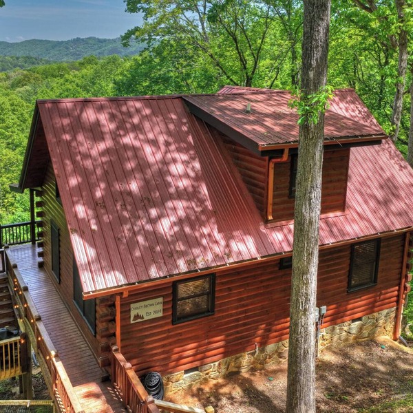 Blue Ridge Mountain Views, Hot Tub, Fireplace & EV Charger!