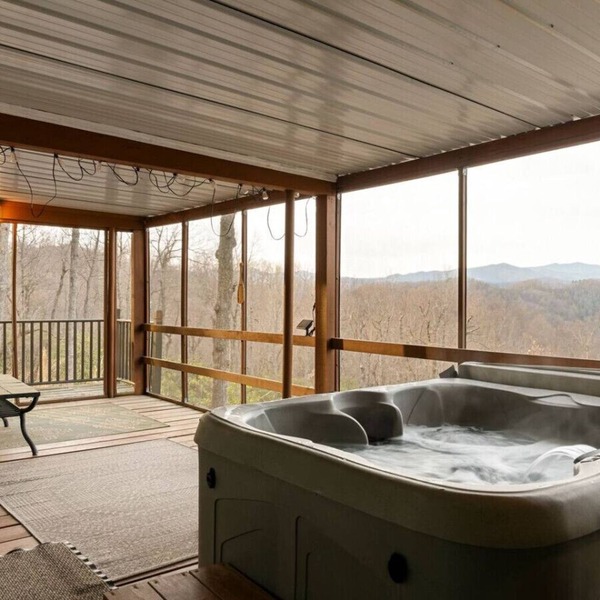 Blue Ridge Retreat, Hot Tub, Fireplace & Mountain Views