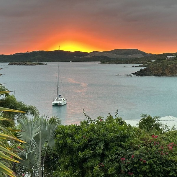 Blue Serenity - Luxury, Oceanfront, Private Beach Access and Pool