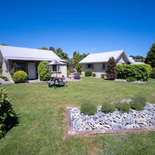 Blue Thistle Cottages