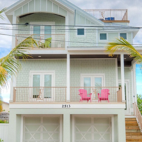 Blue Water Beach House: 5+ bdrm, 4.5 bath, Heated Pool/spa, 1.5 blocks to beach