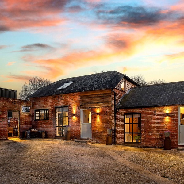 Bluebell Copse Cottages New Forest with hot tub.