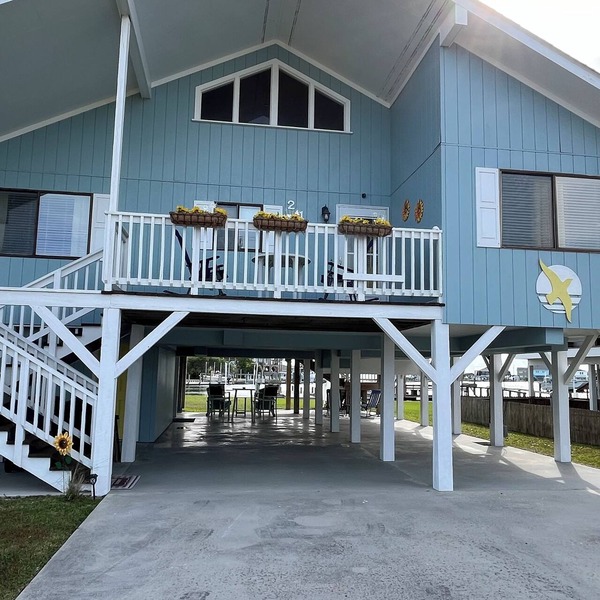 Boaters Delight! Enjoy your vacation while you dock your boat in this new rental