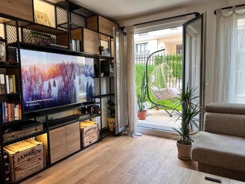 Boho style apartment - 7 mins from Paris Center - Garden and underground parking