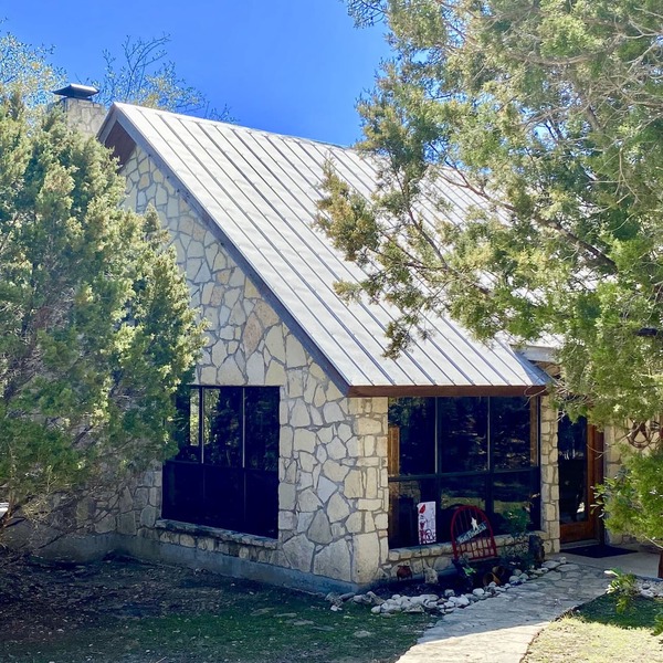Book 3 Nights Get 4th Free ~Jewel of a Cabin, End of Lane, 2 minutes 2 Frio!