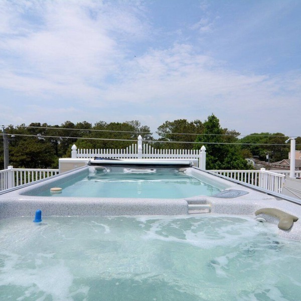 BOOK FOR 2027 & FALL & WINTER 2026! ROOFTOP POOL & HOT TUB OPEN ALL YEAR!