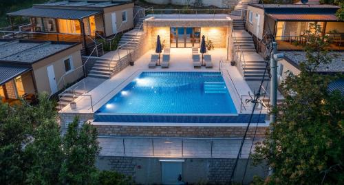 BooRA glamp experience & Heated infinity pool