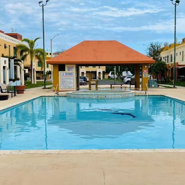 Boquerón, Cabo Rojo 3 BR/2 1/2 BA Condo Steps from pool, close to DT & Beach