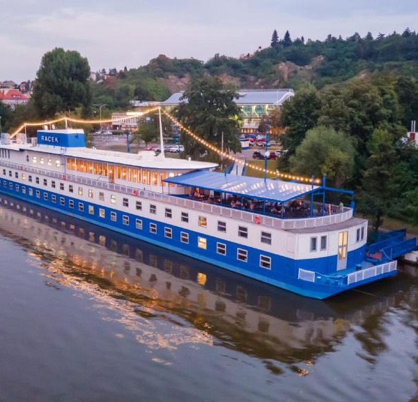 Botel Racek