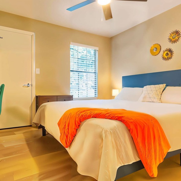 Boulevard Stays Cozy Suite Access to Pool, Gym & Parking
