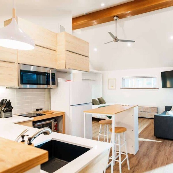 Boutique Riverside Loft Near Downtown