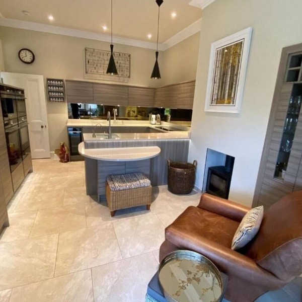 Braid Rd Stunning Villa