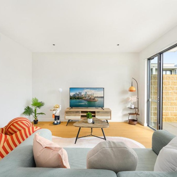 Brand New 3-Level Family Home for 10 &Box Hill