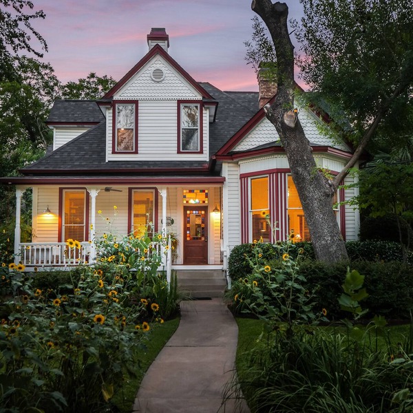 Brava House Bed and Breakfast