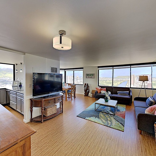 Breathtaking Hawaiian Monarch 2-Bedroom Penthouse