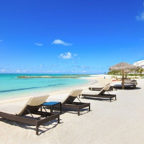 Breathtaking Pool Front 3-Bedroom Condo, Just 8-Min Walk to Pristine Beach!