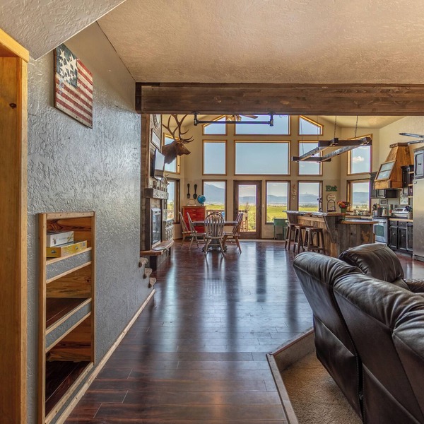 Breathtakingly charming 4-bedroom house with WiFi in Charlo.