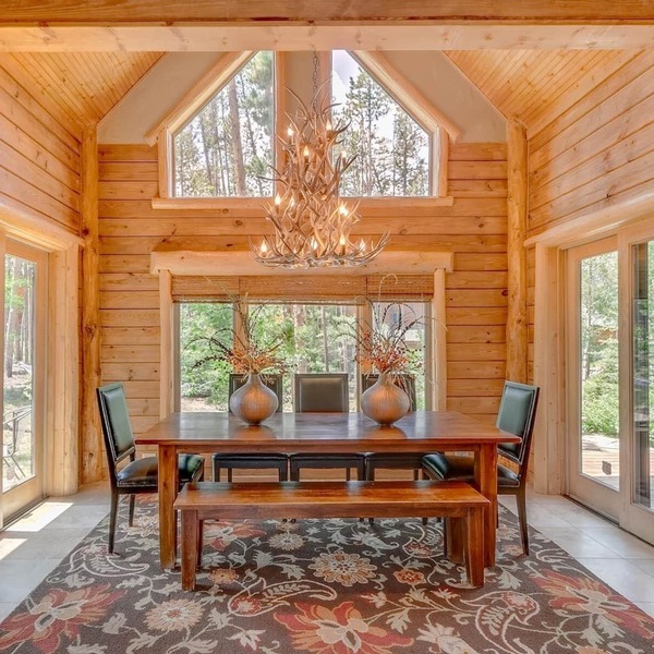 BRECK LUXURY LOG HOME, MINUTES TO MAIN ST FREE VIP SHUTTLE SKI SEASON