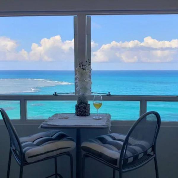Breezy Beachfront apt. View of Paradise