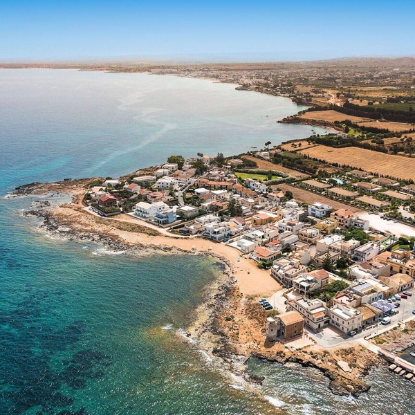 Brezza di Mare - House for 6 People directly on the Sicilian sea