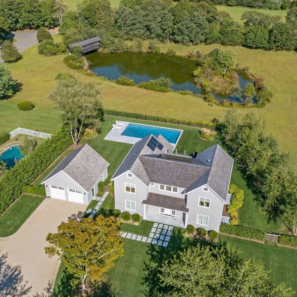 Bridgehampton on Private Cul-de-sac overlooking pond