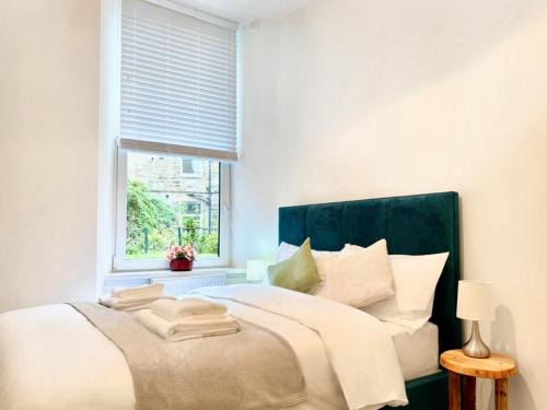 Bright 2-Bed Apartment near Haymarket - Easy City Access