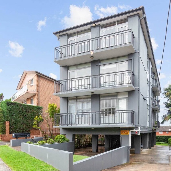 Bright 2-Bed Flat with Balcony in Vaucluse