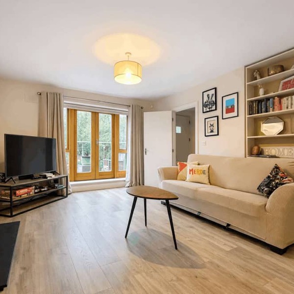 Bright 2BDR Split Level Apt Near Phoenix Park