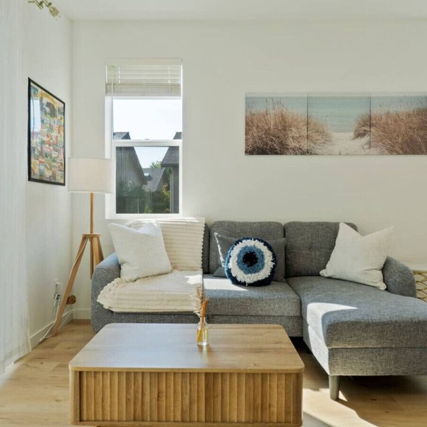 Bright 2BR Townhome | Easy Access to Downtown & UW