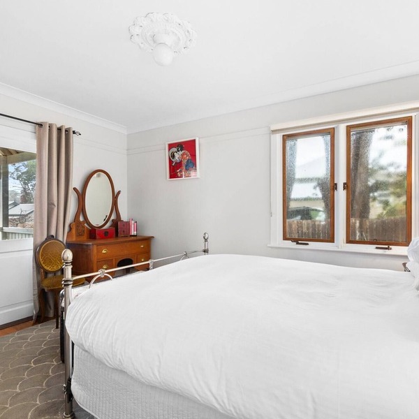 Bright 3-Bed House with Garden,