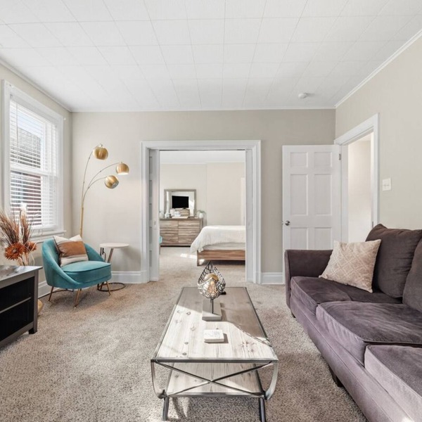 Bright 3BR near downtown with 2 private balconies, free parking, and a spotless, well-designed space. Easy access to stadiums, hospitals, and dining.