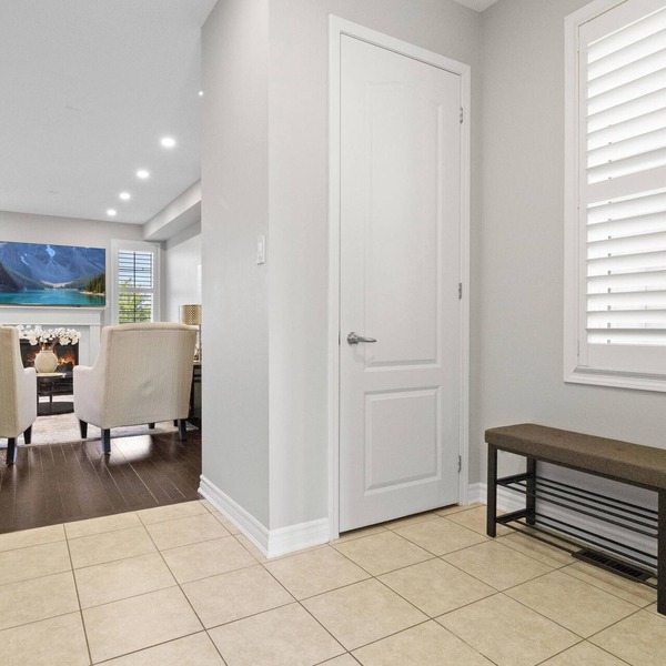 Bright 5BR Milton Home~Main Floor Bedroom Retreat