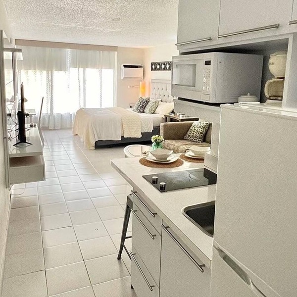 Bright & Airy studio with parking near old san juan