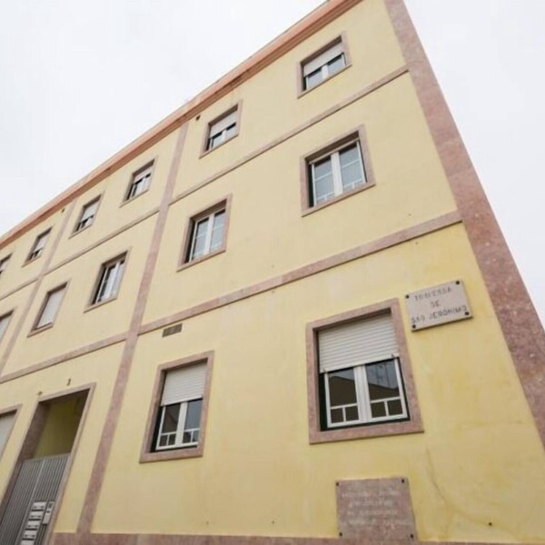 Bright Alcântara Flat- Close to Train Station & LX Factory