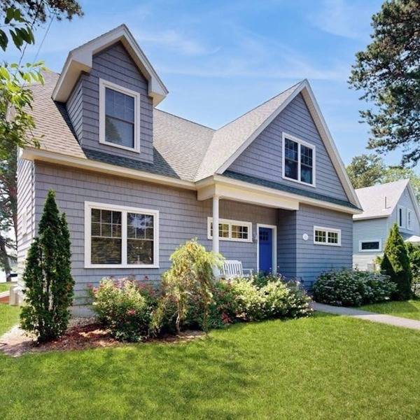 Bright and beautiful bayfront getaway with water access, WiFi, & washer/dryer