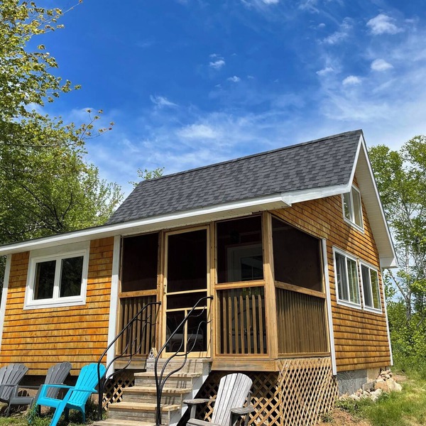 Bright and charming cabin on the Cabot Trail overlooking St. Ann’s bay.