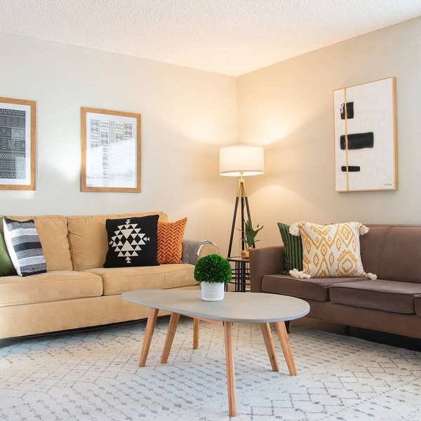 Bright and spacious 2-bedroom unit in North Aurora