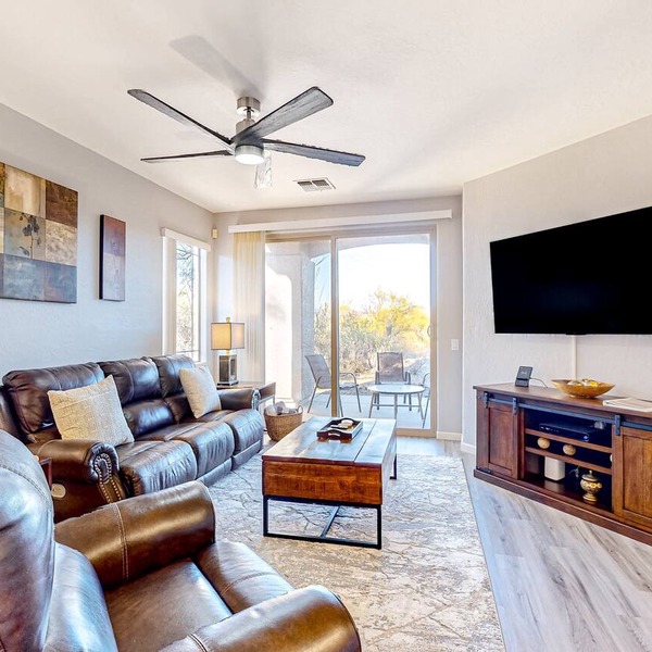 Bright and spacious mountain-view home with pool/hot tub on-site, golfing nearby